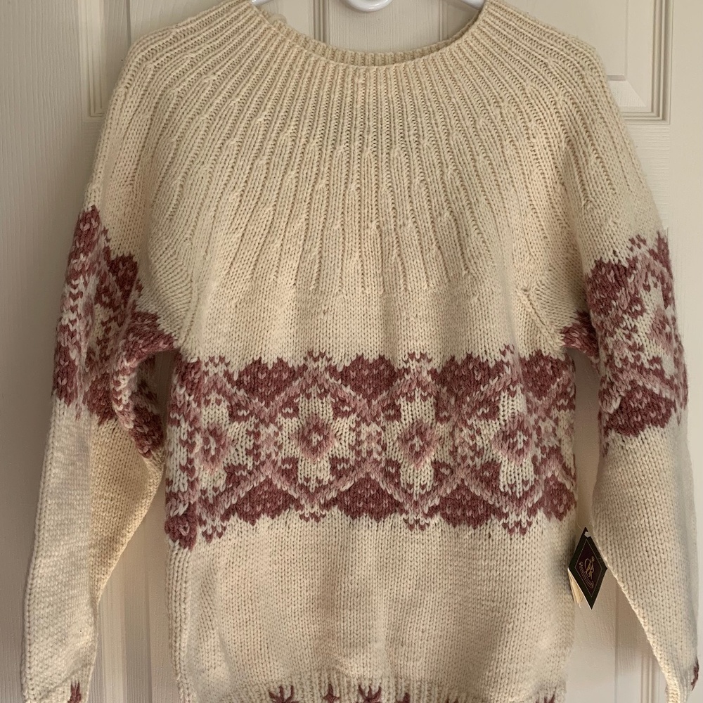 Outback Red women's 100% wool sweater size large, NWT